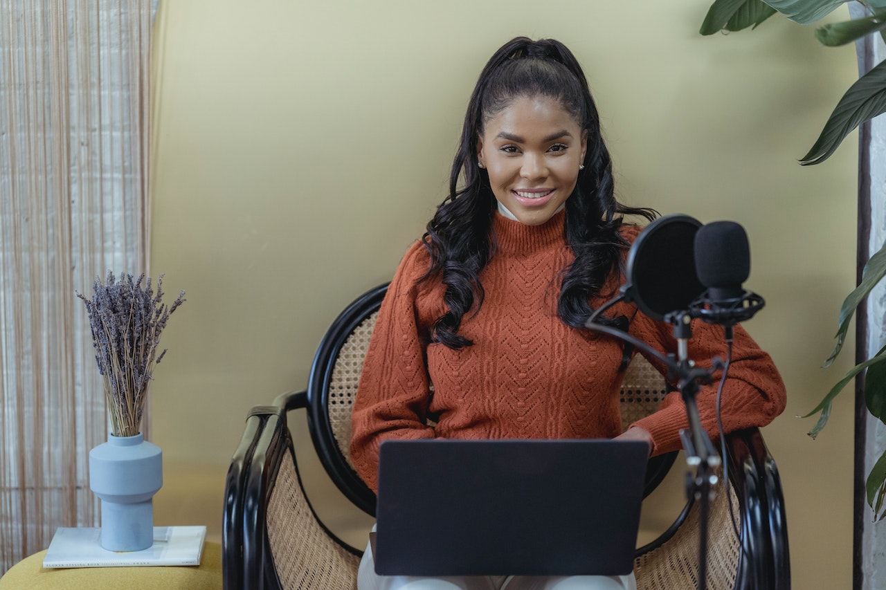 The Art of Storytelling: Crafting Engaging Narratives in Podcasting