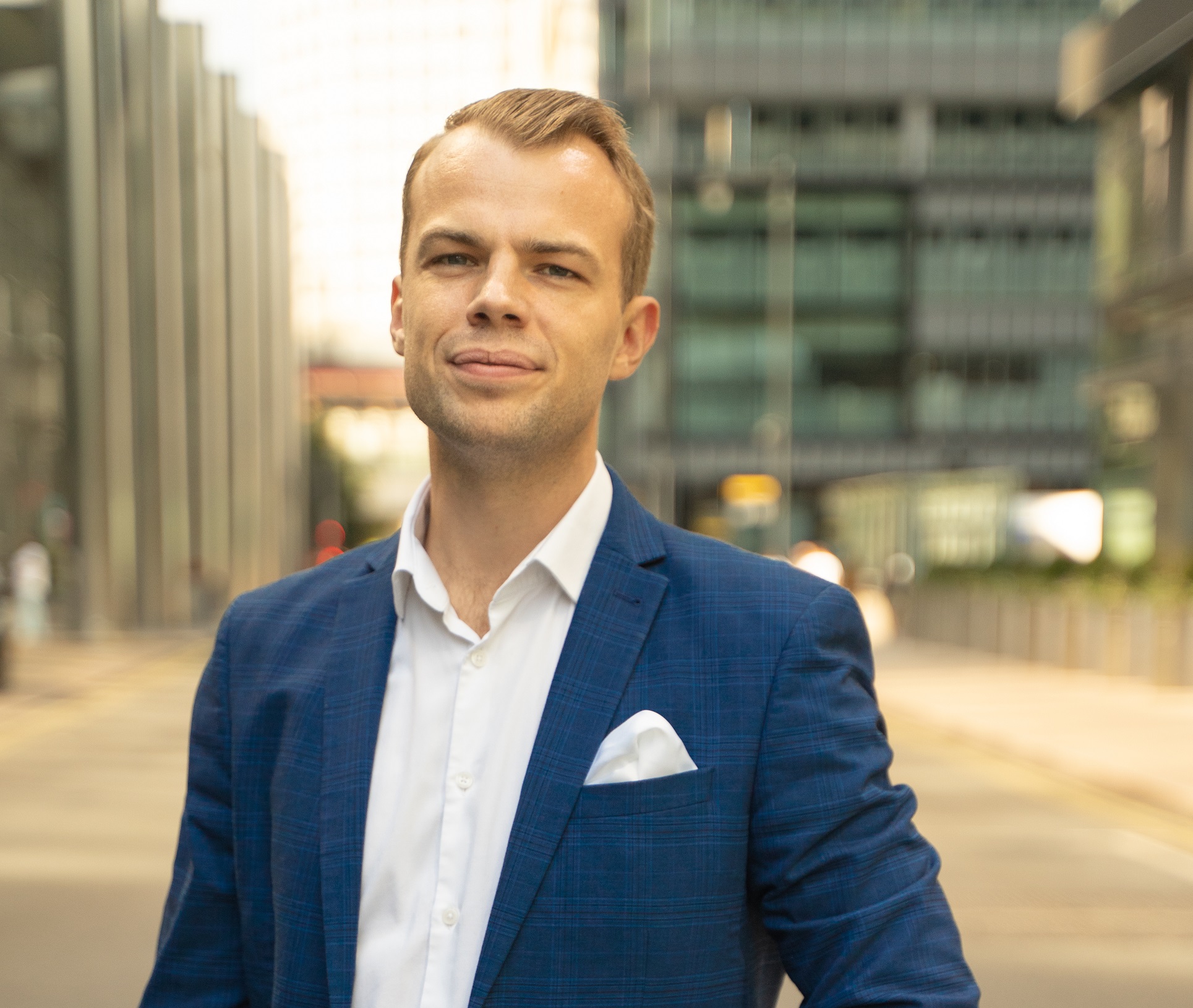 From Corporate Comfort to Entrepreneurial Freedom: Tom Cookeâ€™s Roadmap to Leaving 9â€“5